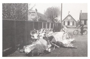 Overal lagen wrakstukken op straat...